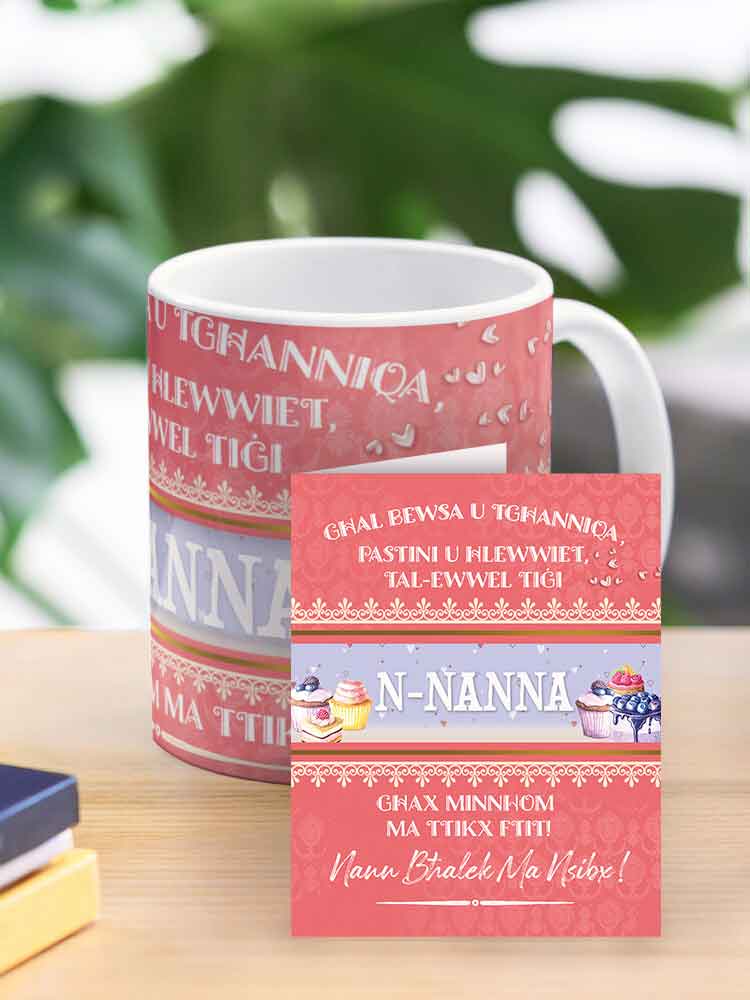 Mug għall-Omm (għan-Nanna fuq sfond roża bil-qlub u l-ħelu)